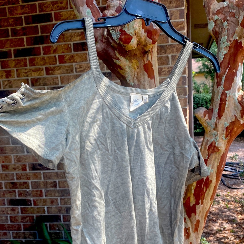 Light Gray Cold-Shoulder Women's Top🍒🍒
